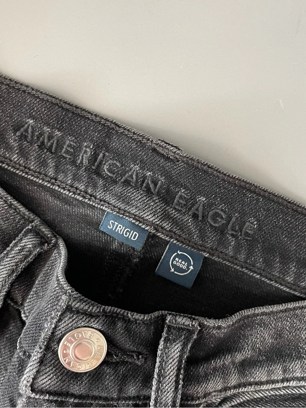 American Eagle Strigid Washed Black Distressed Ripped Knee Raw Hem 2 High Rise